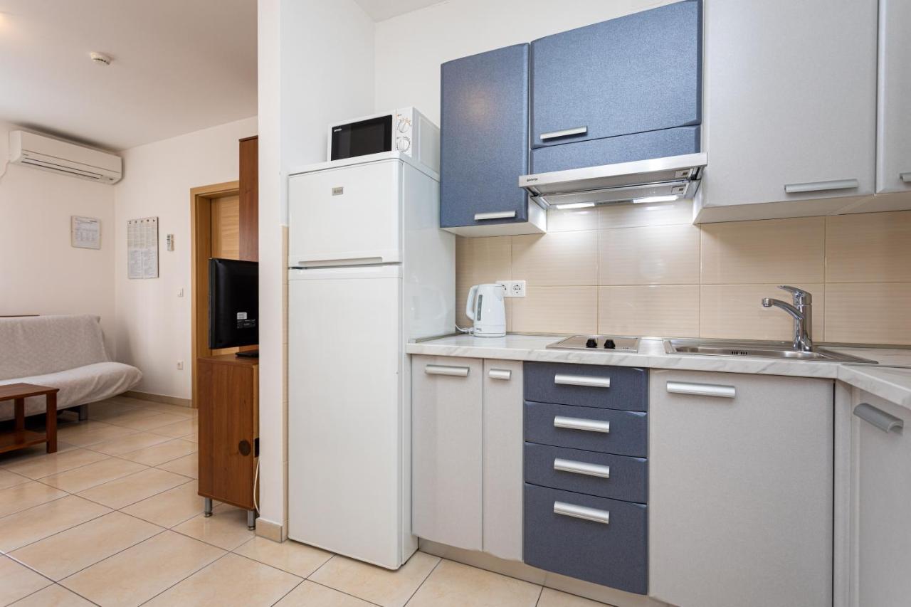 Apartments Crnekovic V Baska  Bagian luar foto