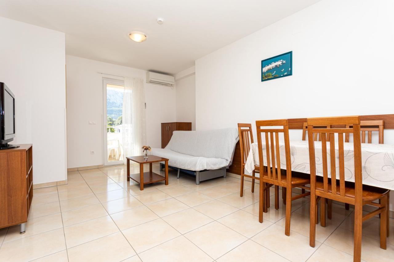 Apartments Crnekovic V Baska  Bagian luar foto
