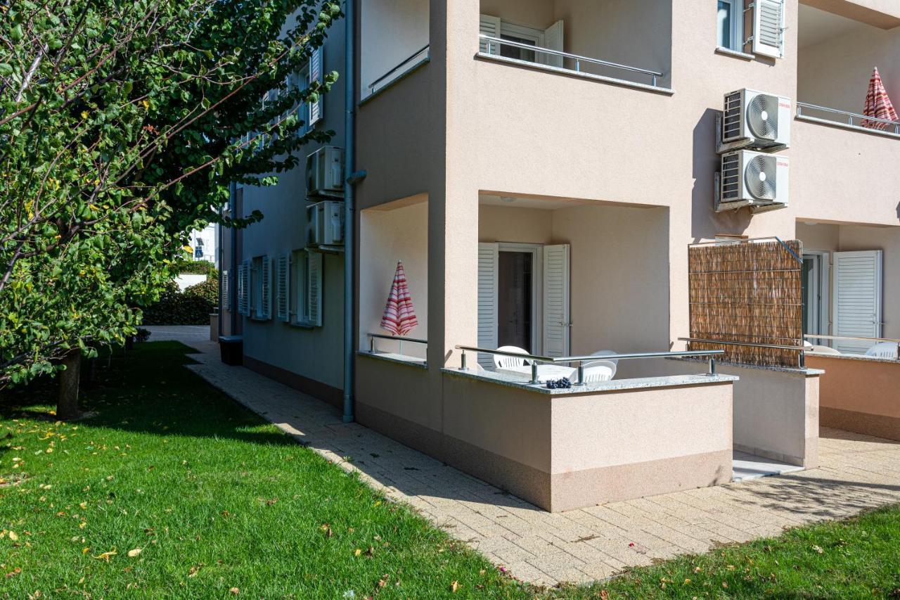 Apartments Crnekovic V Baska  Bagian luar foto