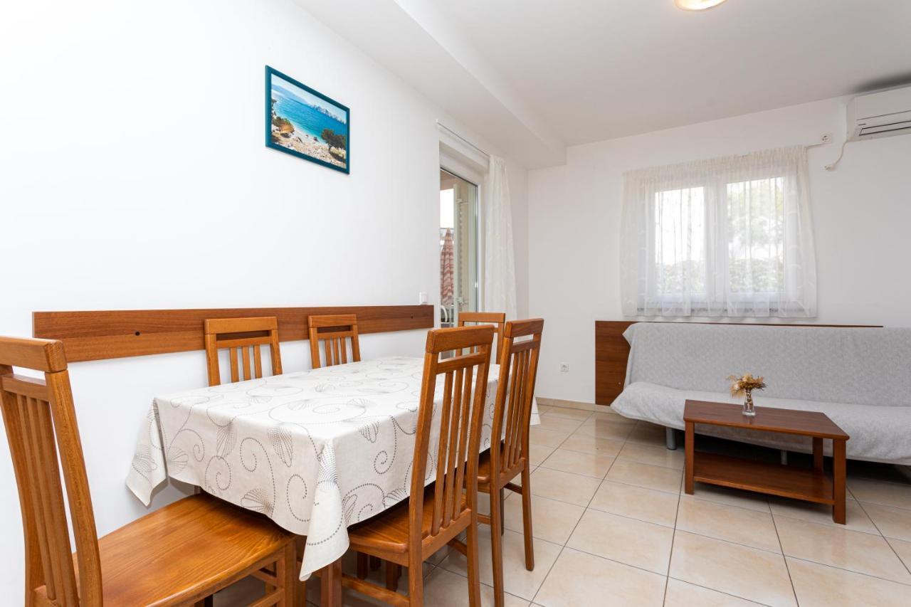 Apartments Crnekovic V Baska  Bagian luar foto