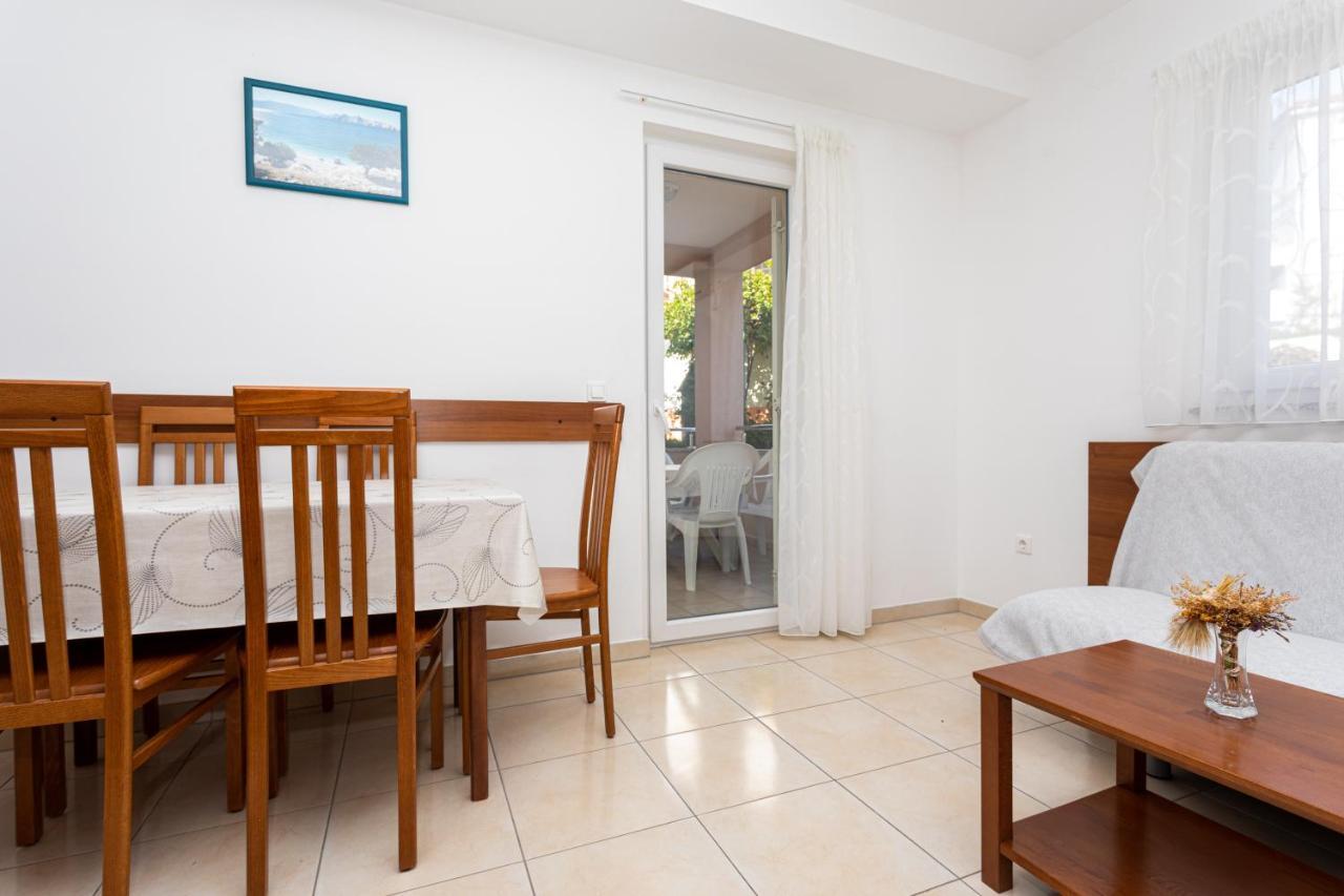 Apartments Crnekovic V Baska  Bagian luar foto