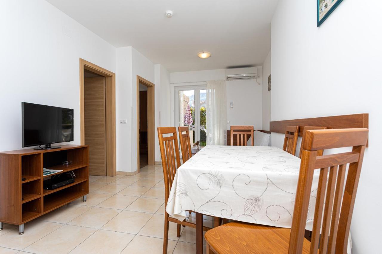 Apartments Crnekovic V Baska  Bagian luar foto
