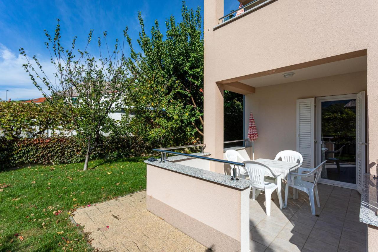 Apartments Crnekovic V Baska  Bagian luar foto