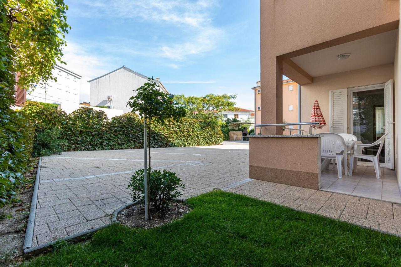 Apartments Crnekovic V Baska  Bagian luar foto