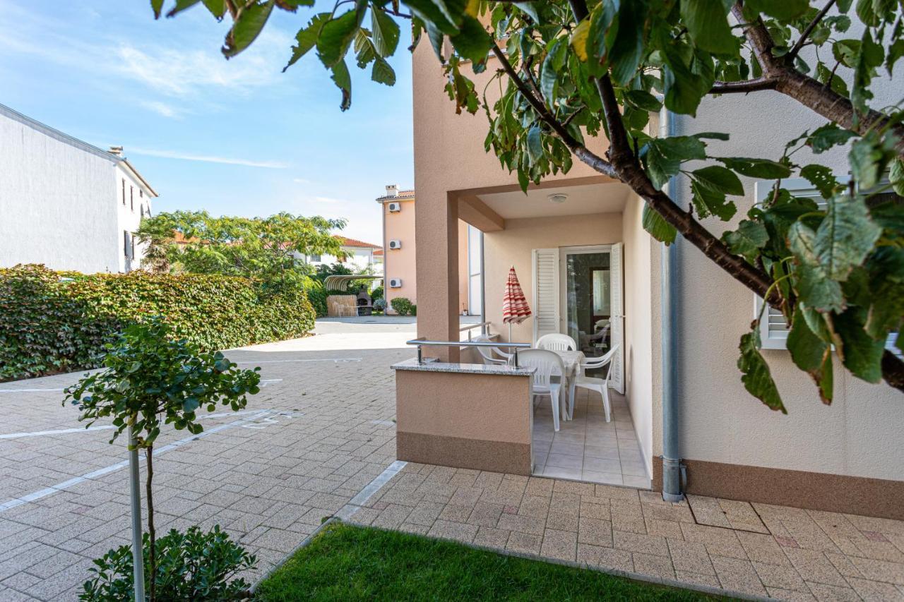 Apartments Crnekovic V Baska  Bagian luar foto