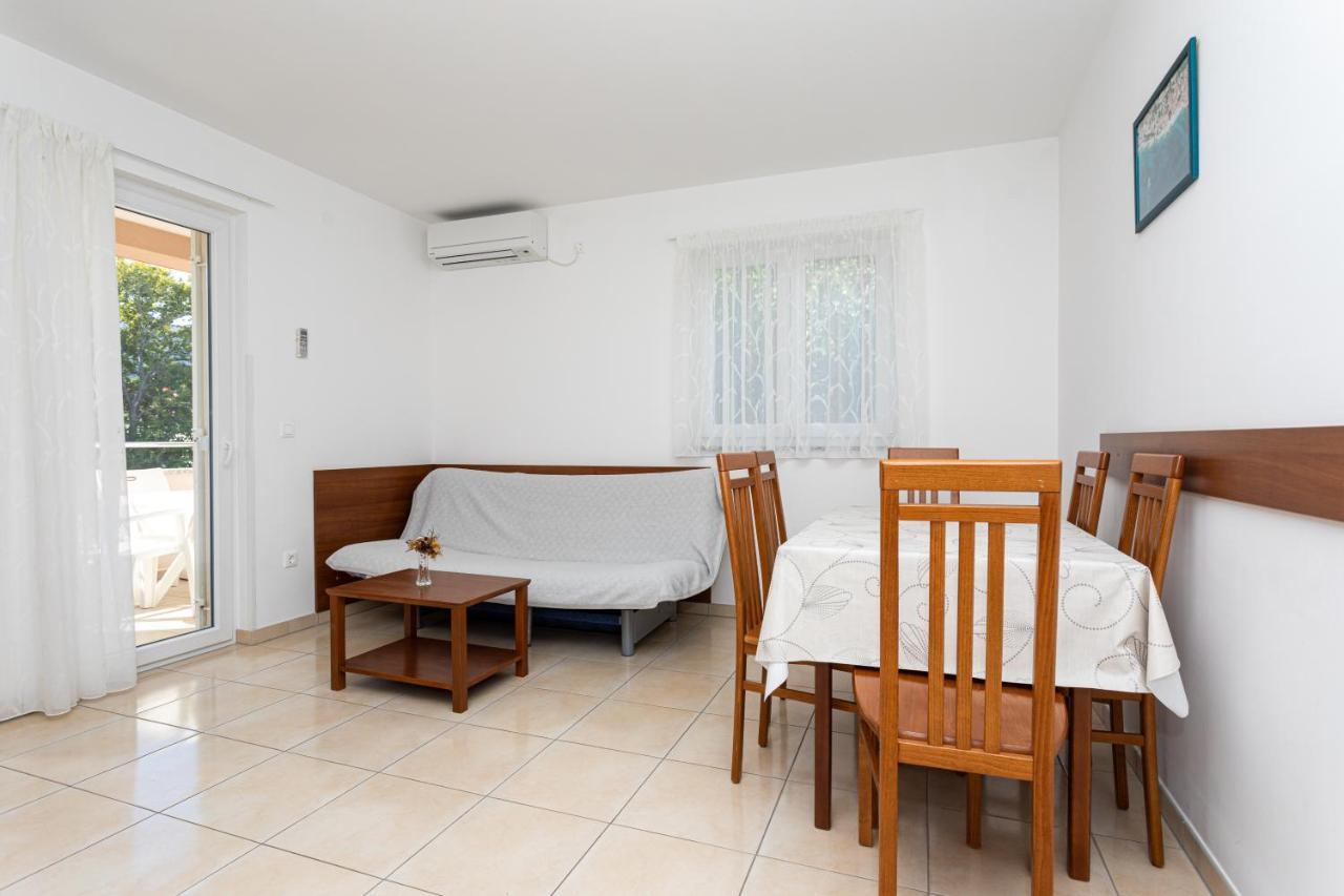 Apartments Crnekovic V Baska  Bagian luar foto