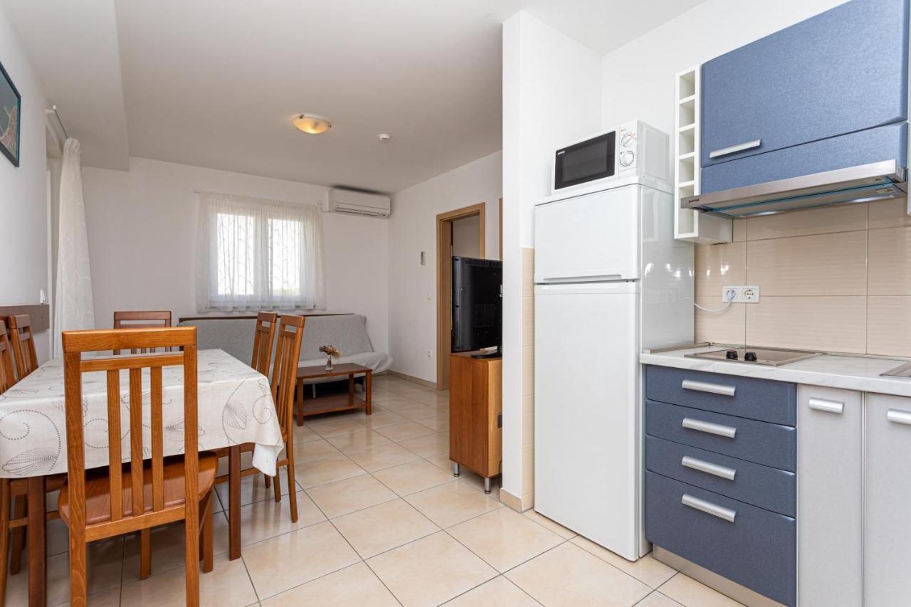 Apartments Crnekovic V Baska  Bagian luar foto