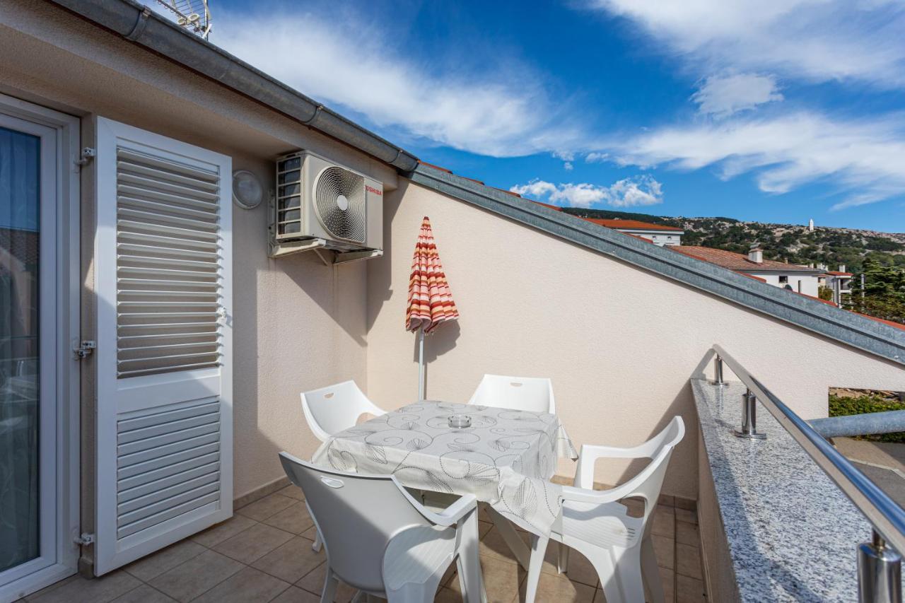 Apartments Crnekovic V Baska  Bagian luar foto