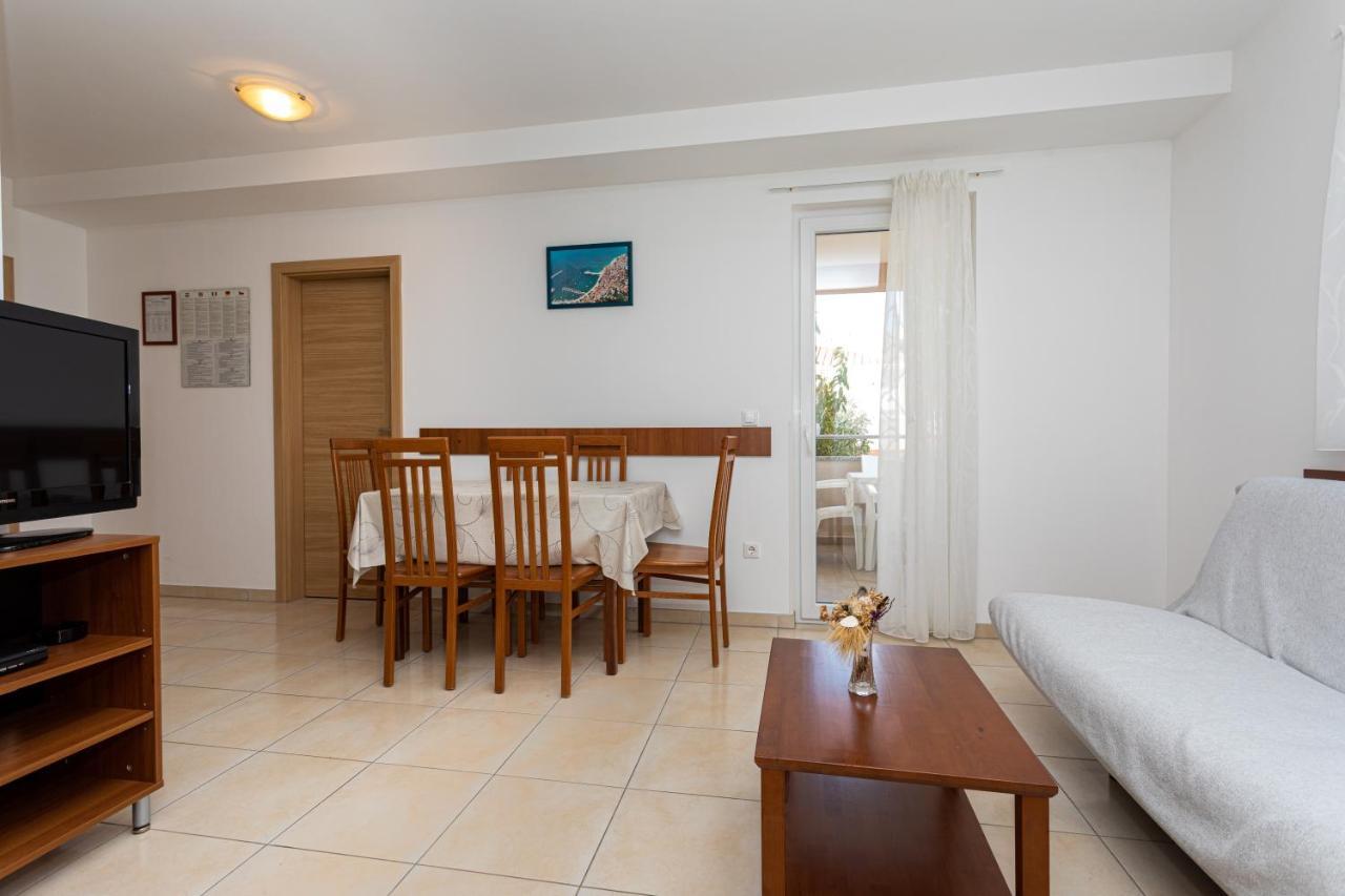 Apartments Crnekovic V Baska  Bagian luar foto