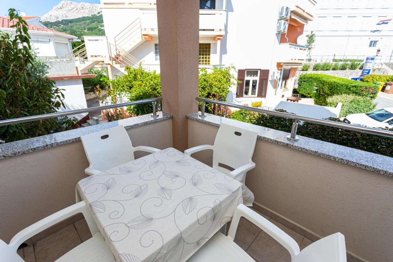 Apartments Crnekovic V Baska  Bagian luar foto