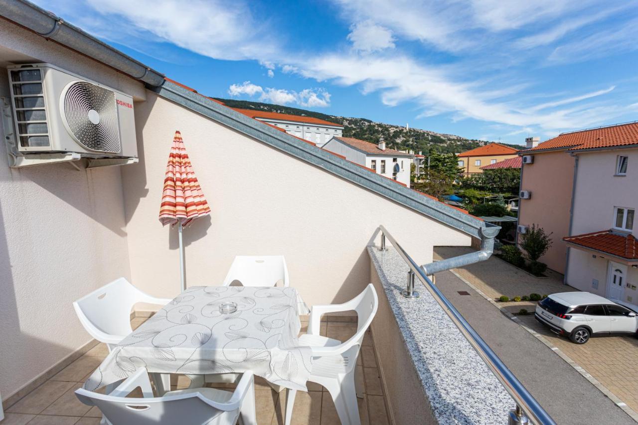Apartments Crnekovic V Baska  Bagian luar foto