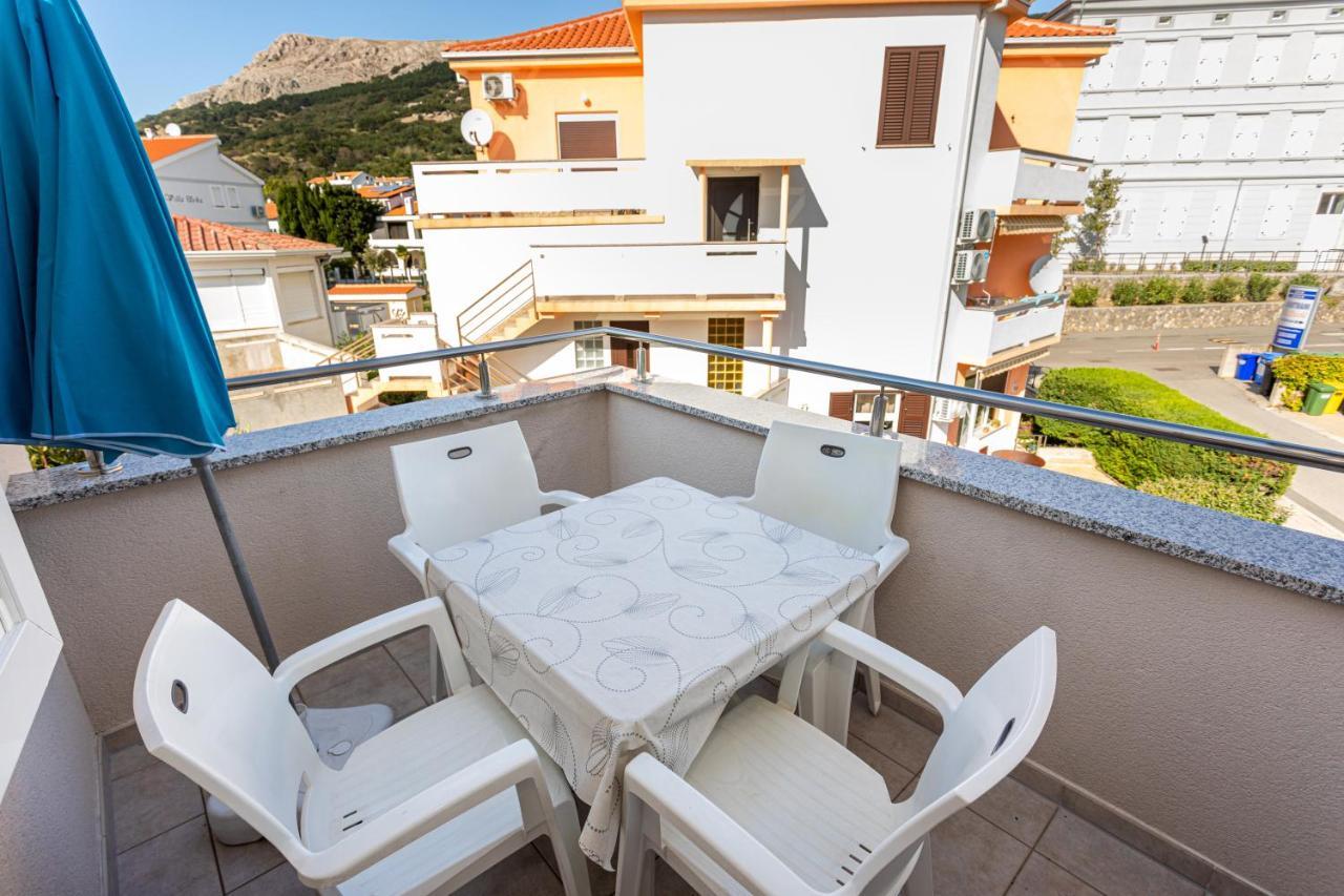 Apartments Crnekovic V Baska  Bagian luar foto