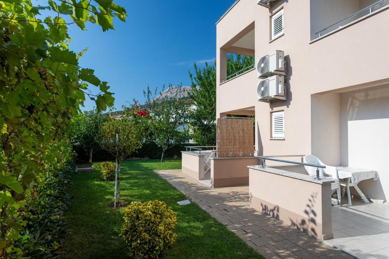 Apartments Crnekovic V Baska  Bagian luar foto